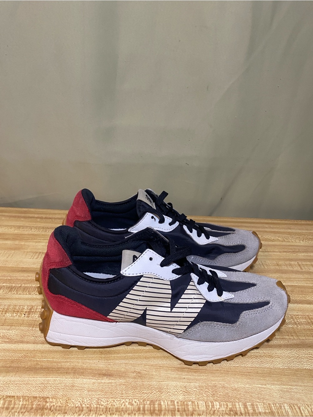 New Balance 327 Black Team Red Mens Running Shoes size 8.5/EU42